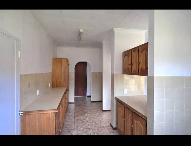 3 BEDROOM HOUSE FOR SALE IN FLORA PARK